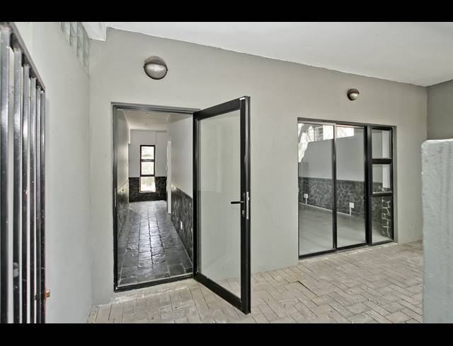 854M² BUILDING FOR SALE IN BRAMLEY
